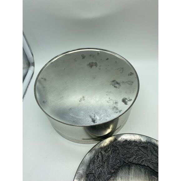 Vintage Christmas Tin Pewter Wreath Horn Trumpet Candy Cookies 5.25” Metzke - Picture 4 of 8